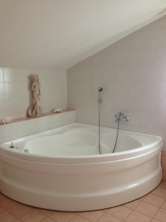 Beb Villa Aurora カルマニョーラ エクステリア 写真